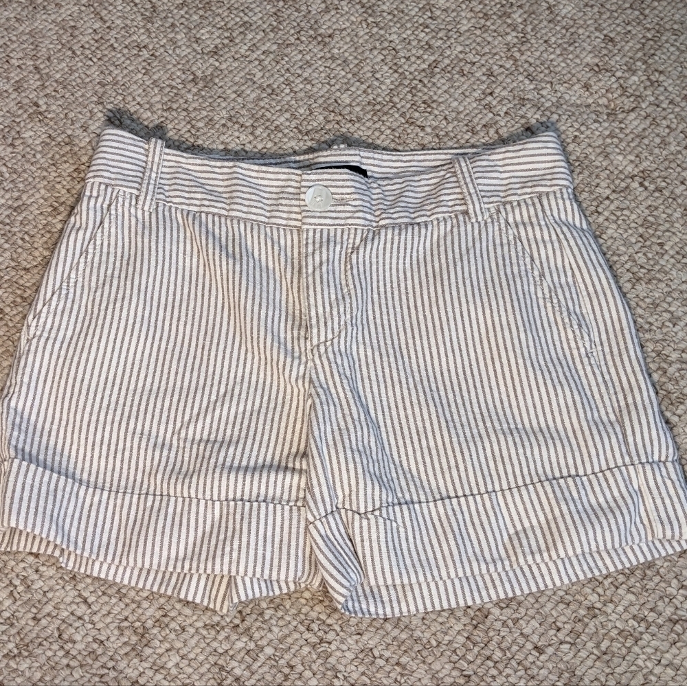 SALE 4/$25 EXPRESS Linen blend shorts, metallic accent, size 2